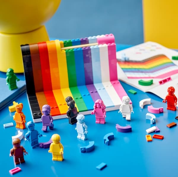 LEGO Everyone is Awesome