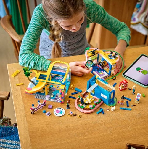 LEGO Heartlake City Friends Club House