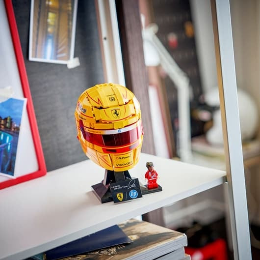 LEGO Scuderia Ferrari HP F1® Team Lewis Hamilton Helmet