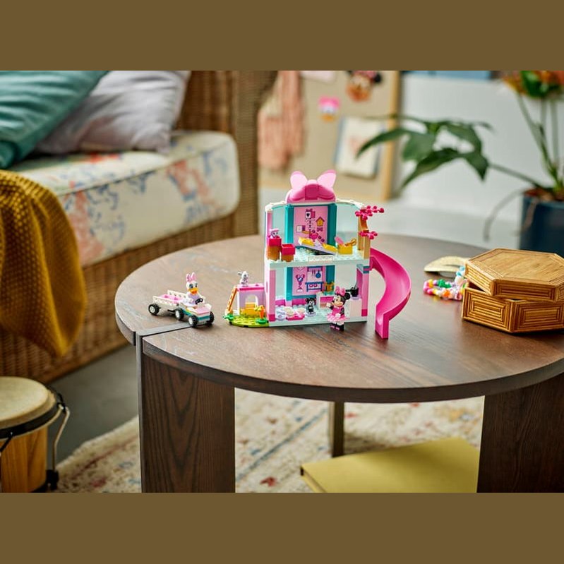 LEGO Minnie's Pet Hotel