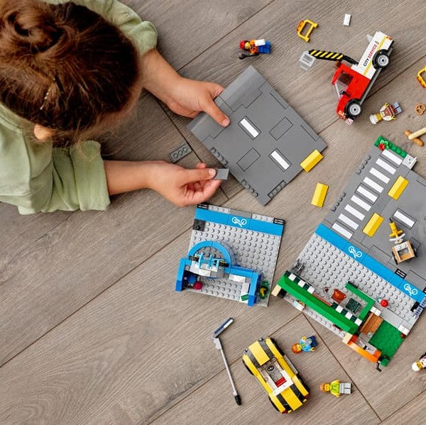 LEGO City Shopping Street