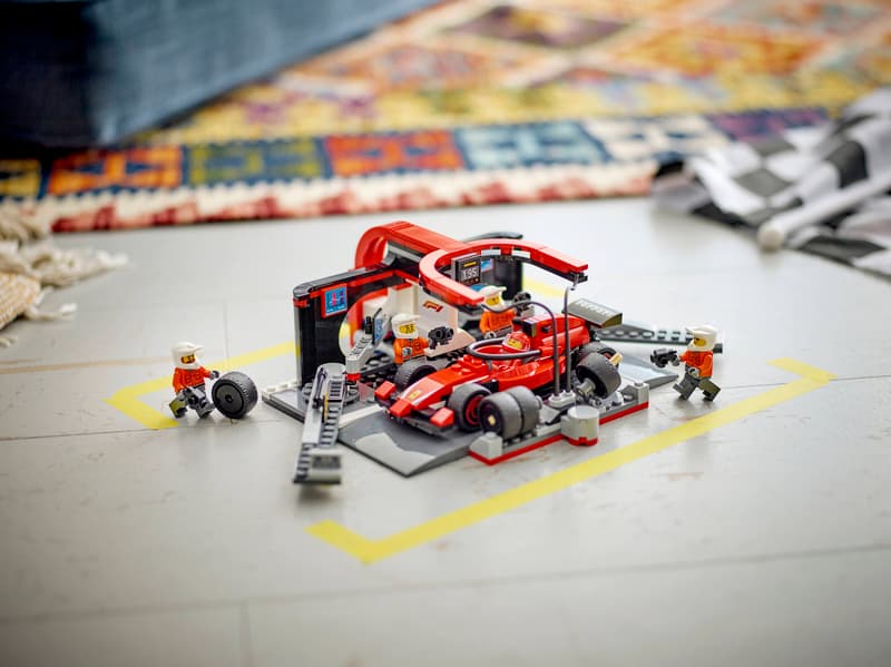 LEGO F1® Pit Stop & Pit Crew with Ferrari Car