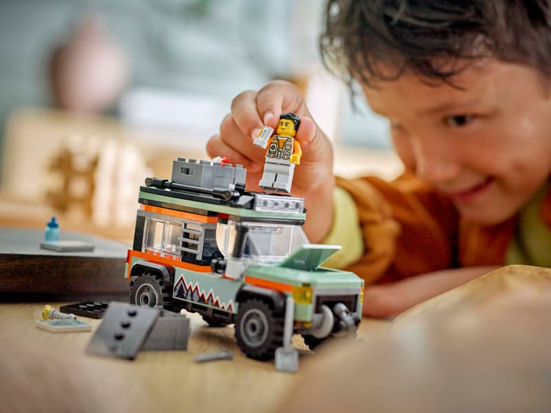 LEGO Off-Road 4x4 Mountain Truck