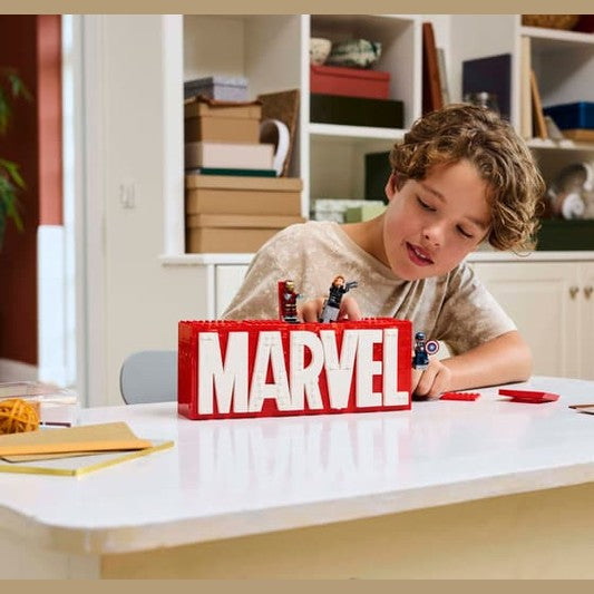 LEGO MARVEL Logo & Minifigures