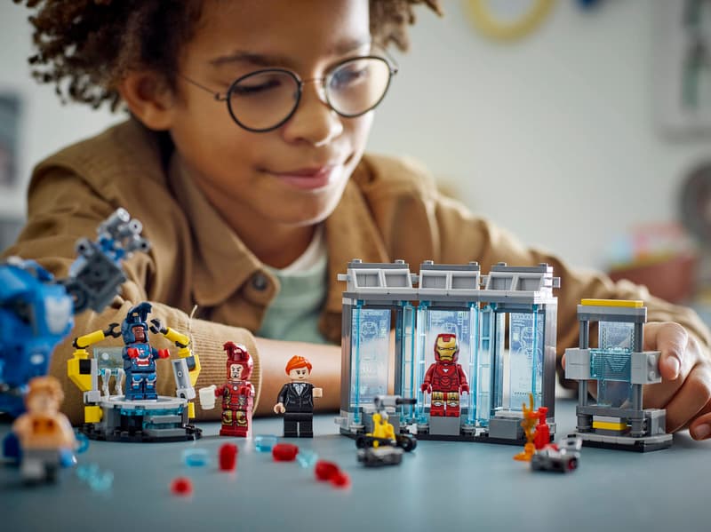 LEGO Iron Man's Laboratory: Hall of Armor