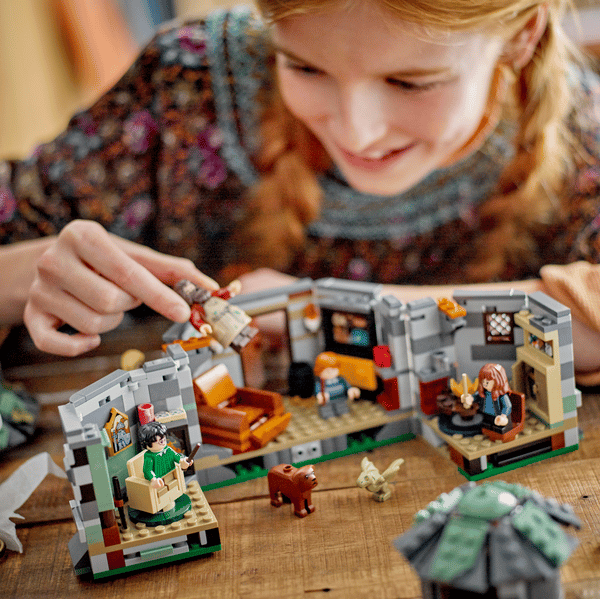 LEGO Hagrid's Hut: An Unexpected Visit