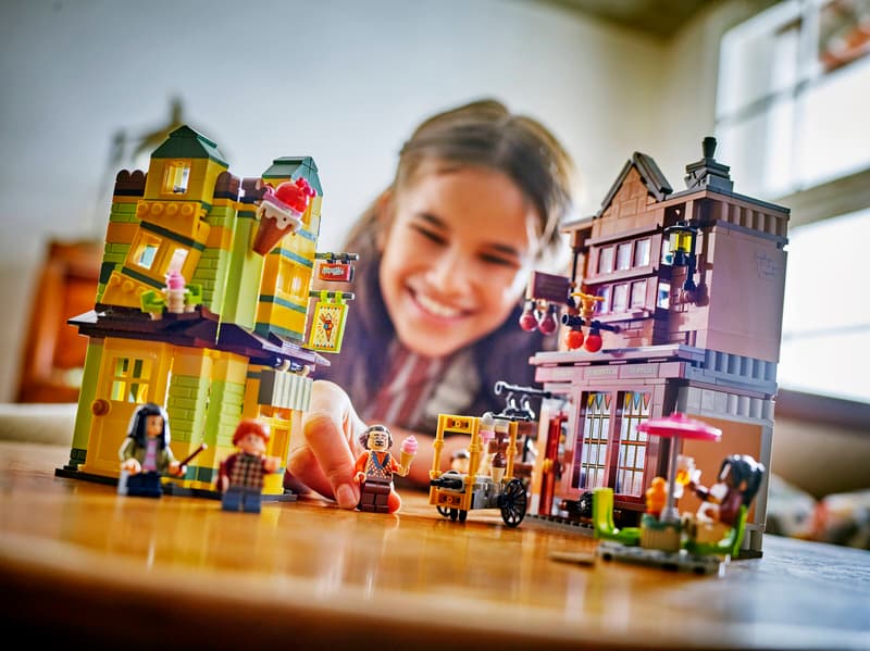 LEGO Quality Quidditch™ Supplies & Ice Cream Parlour