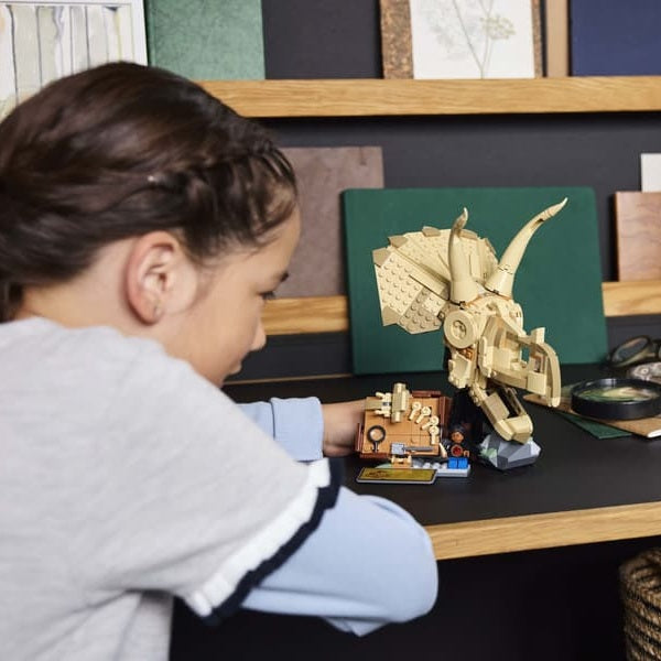 LEGO Dinosaur Fossils: Triceratops Skull