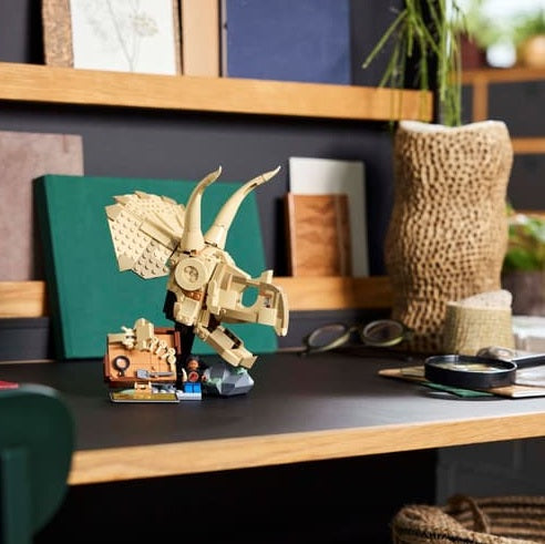 LEGO Dinosaur Fossils: Triceratops Skull