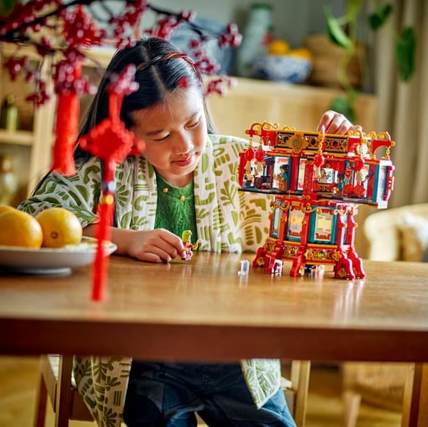 LEGO Trotting Lantern
