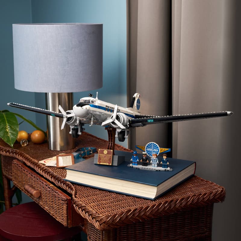 LEGO Douglas™ DC-3™ PAN AM® Airliner