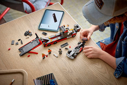 LEGO F1® Display Truck with Audi F1® Race Car